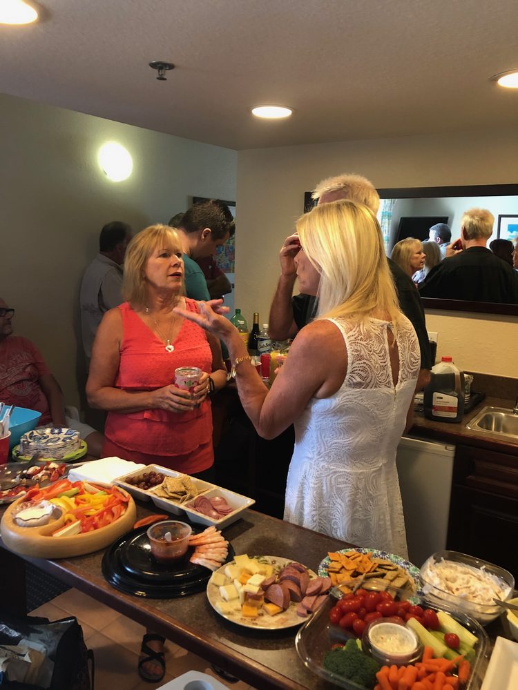 Cocktailes before dinner